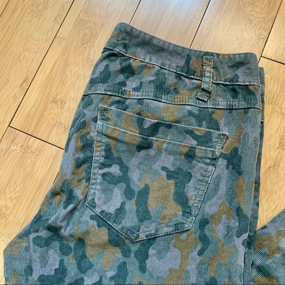 Free People Camouflage Corduroy Jeans Sz 31 - Picture 2 of 6
